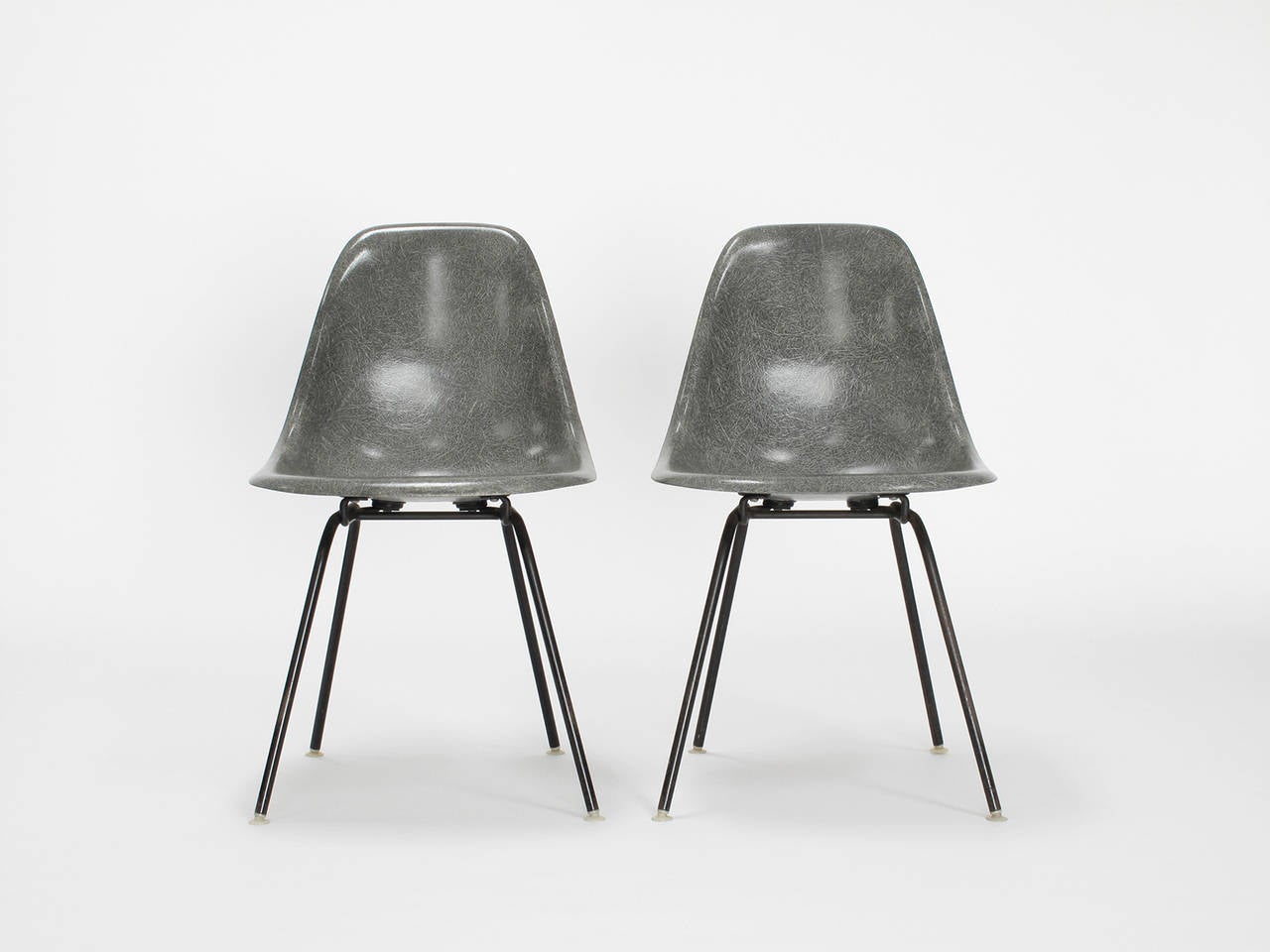 Pair of Charles and Ray Eames Fiberglass 'Shell' Chairs, 1960s In Excellent Condition For Sale In Los Angeles, CA
