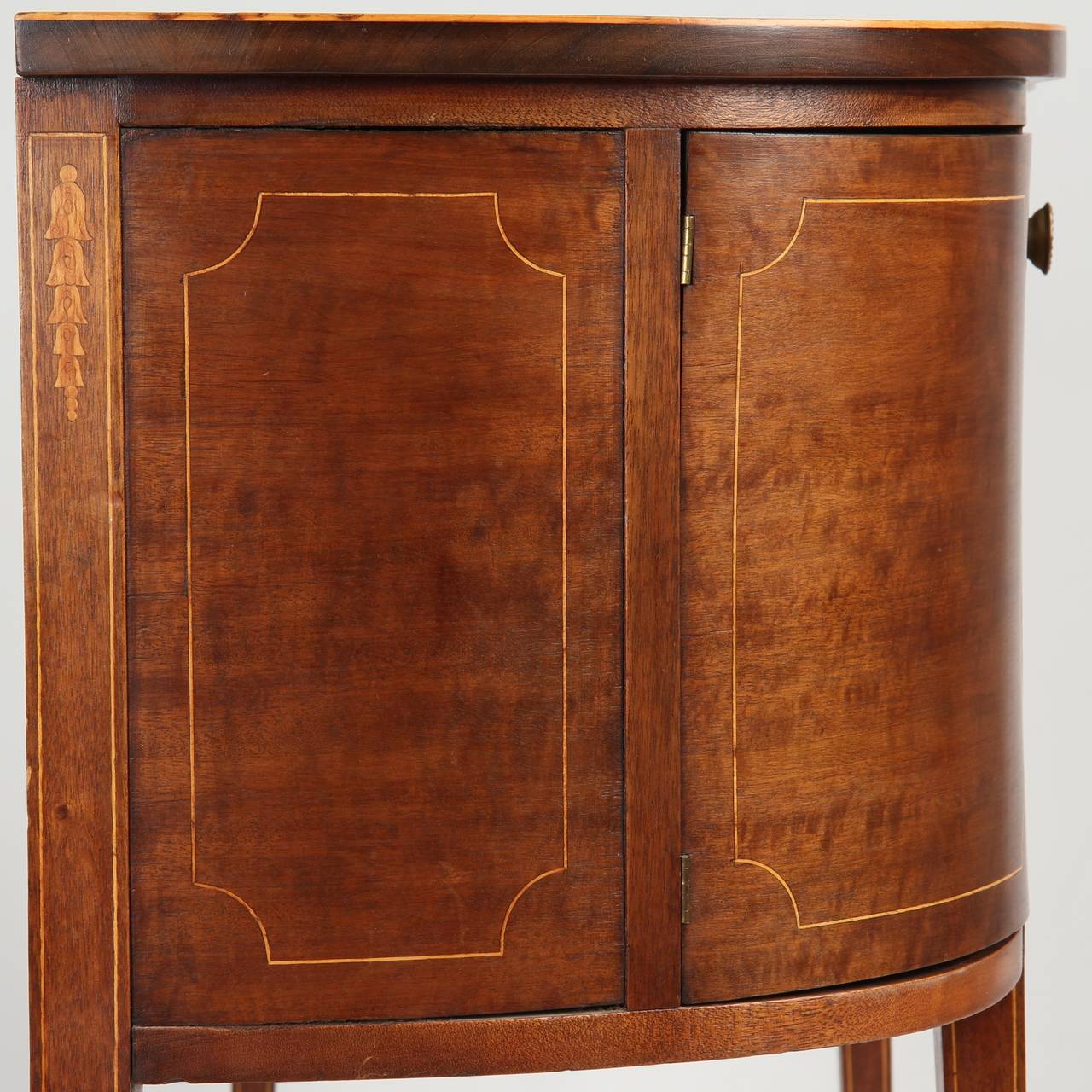 Mahogany Small American Federal Style Inlaid Sideboard Console c. 1890-1910