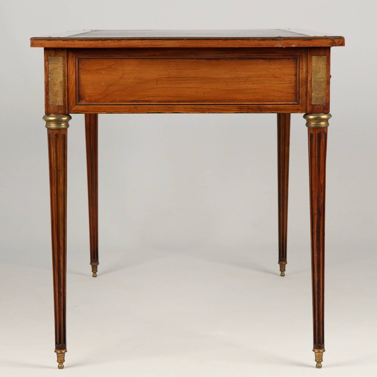 French Louis XVI Style Antique Bureau Plat Writing Desk c. 1920-40 In Excellent Condition In Shippensburg, PA