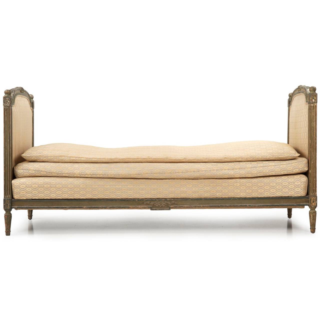 chaise style daybed