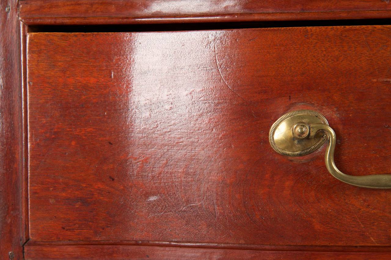 American Chippendale Oxbow Serpentine Chest of Drawers, Massachusetts In Good Condition In Shippensburg, PA