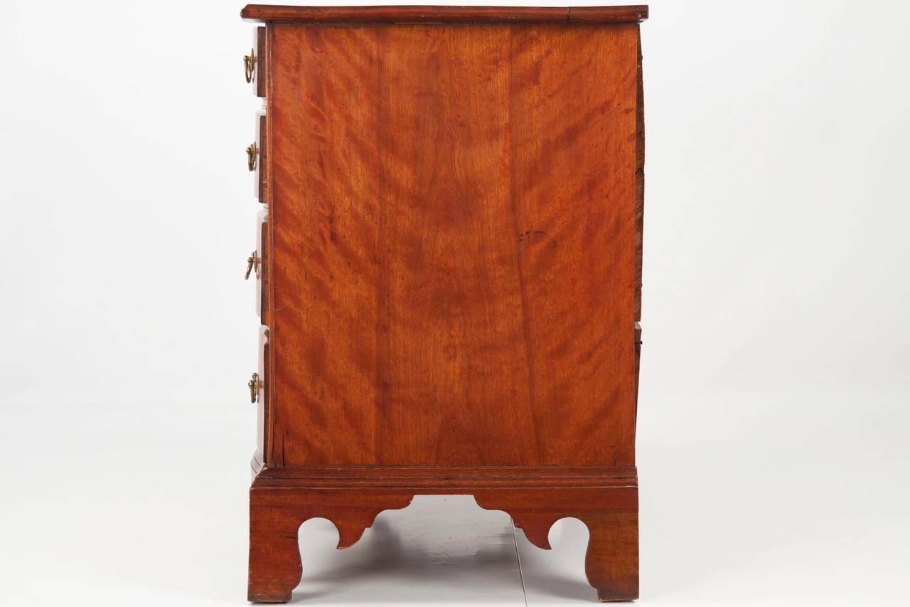 American Chippendale Oxbow Serpentine Chest of Drawers, Massachusetts 1
