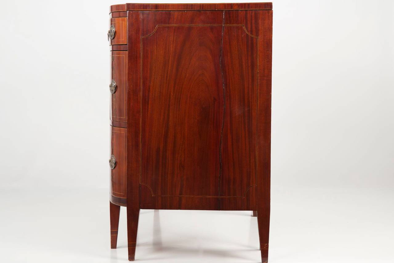 American Federal Inlaid Mahogany Bowfront Sideboard, New York circa 1815 In Fair Condition In Shippensburg, PA