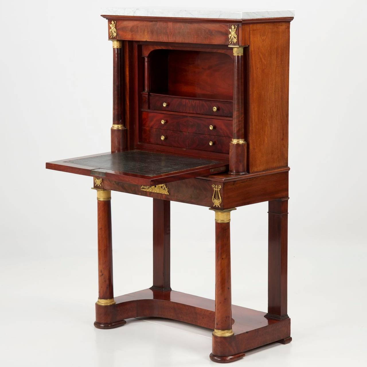 A positively exceptional work from the first quarter of the 19th Century, this fine Secrétaire à Abattant exhibits the best of the period.  The carefully selected and matched flamed mahogany veneers have mellowed to a warm cognac hue throughout, the
