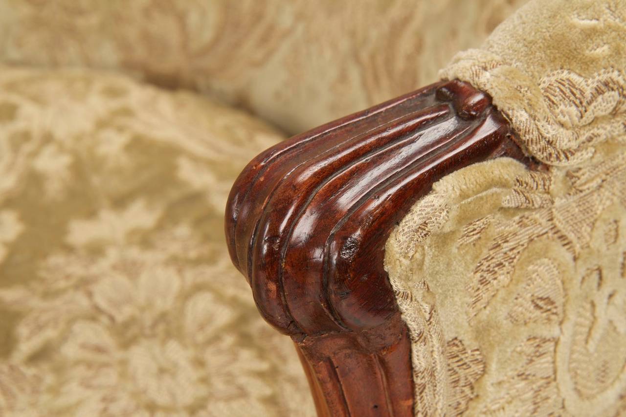 18th Century Fine French Louis XV Period Walnut Antique Canapé Settee Sofa, circa 1750