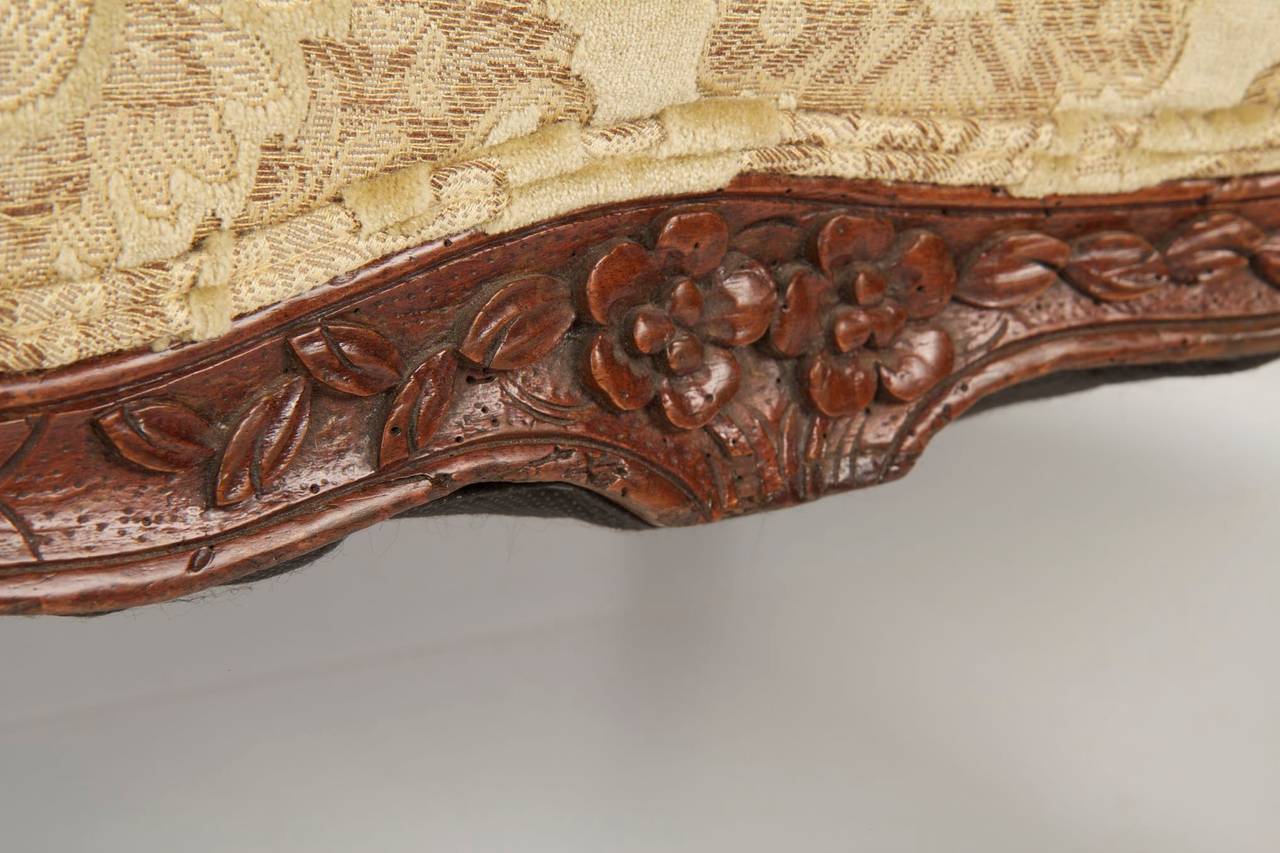 Fine French Louis XV Period Walnut Antique Canapé Settee Sofa, circa 1750 1