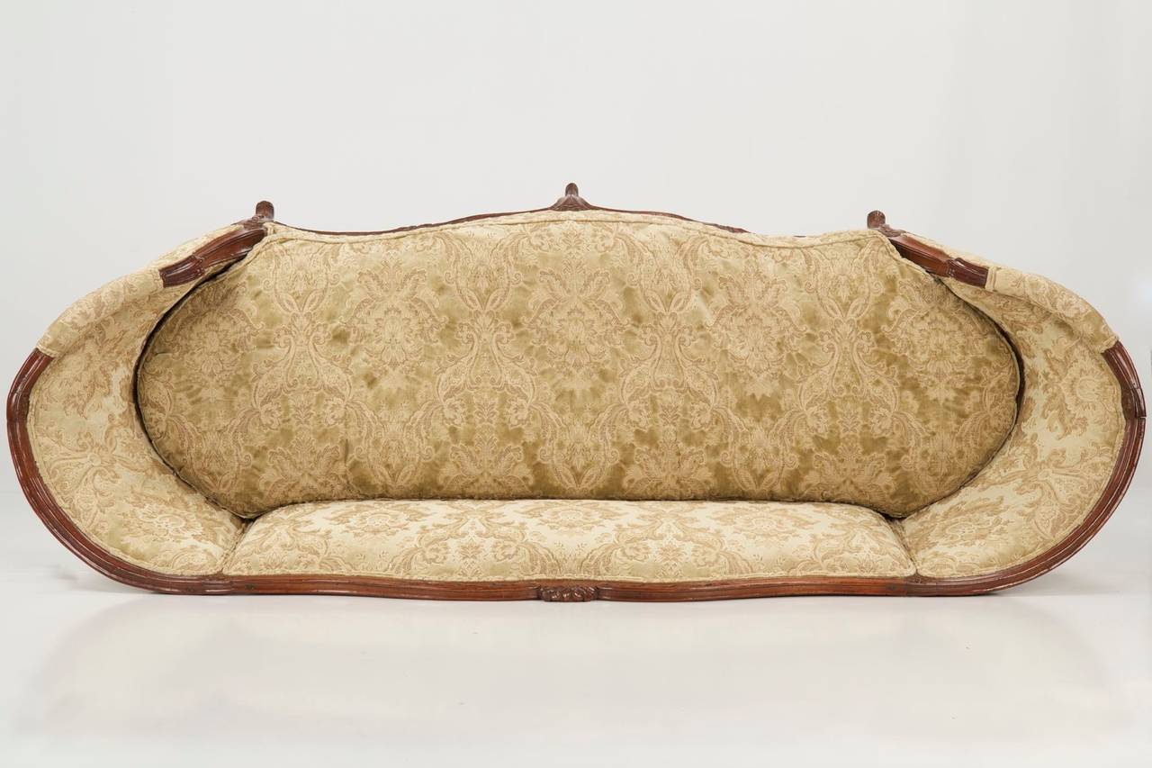 Carved Fine French Louis XV Period Walnut Antique Canapé Settee Sofa, circa 1750