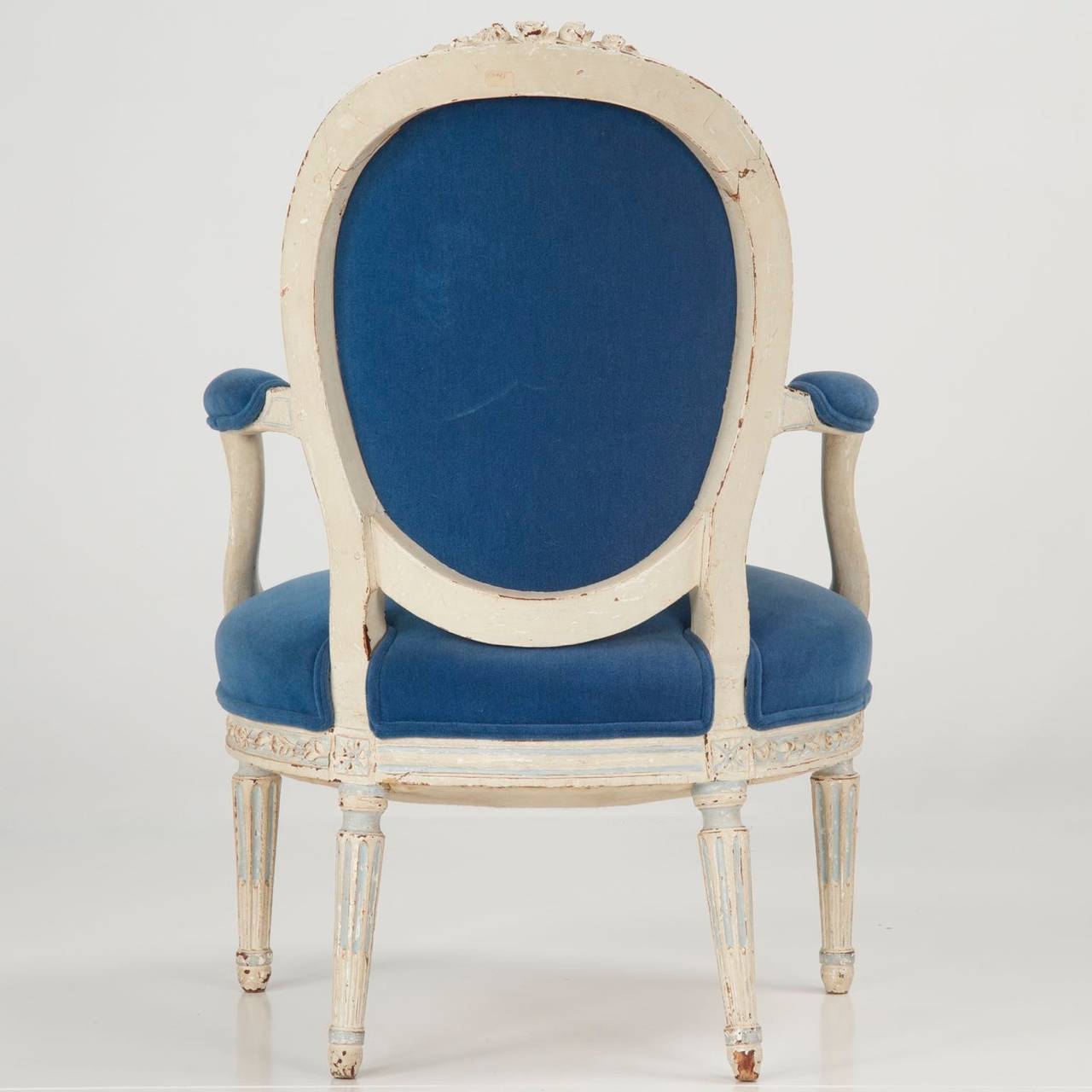 French Louis XVI Painted Antique Fauteuil, Late 18th Century In Distressed Condition In Shippensburg, PA