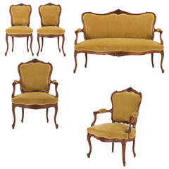 Suite de salon en noyer de style néo-rococo avec canapé et quatre chaises:: 19ème siècle