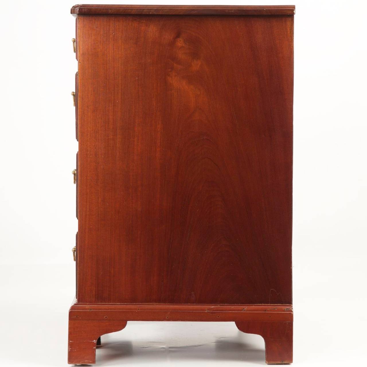 18th Century George II Mahogany Kneehole Dressing Table, England, circa 1750