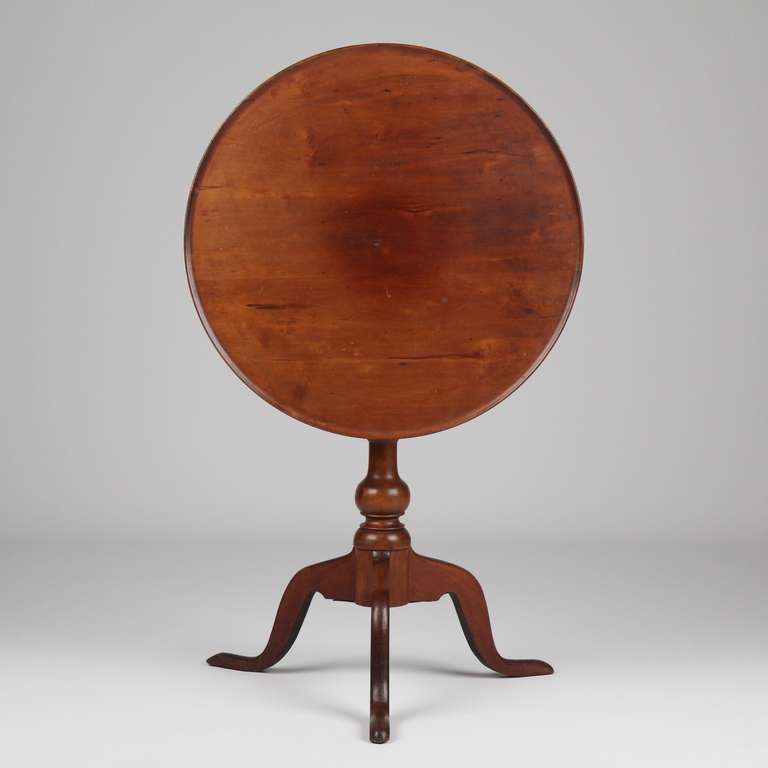 This is a fine American Queen Anne Antique Tea Table crafted during the last quarter of the 18th Century. Of wonderful form and proportions, this very attractive piece is pure and relatively undisturbed, the finish being the only change over the