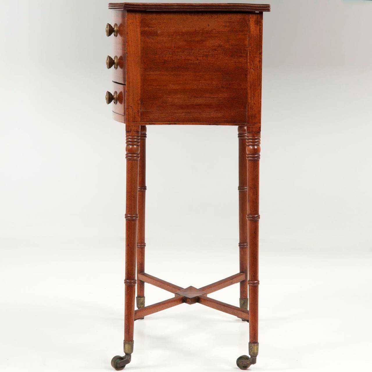 English Regency Inlaid Mahogany Antique Side Table, circa 1820 In Excellent Condition In Shippensburg, PA