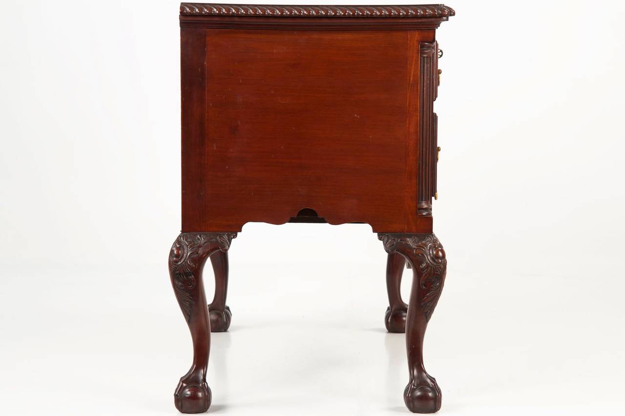 American Chippendale Style Mahogany Lowboy, Philadelphia circa 1910 In Excellent Condition In Shippensburg, PA
