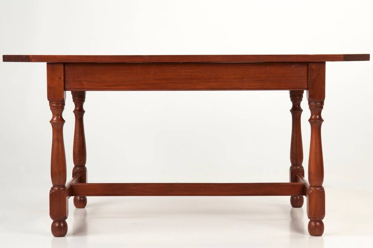 Benchmade William and Mary Style Tavern Dining Table, 20th Century In Excellent Condition In Shippensburg, PA