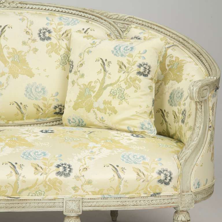 Fine French Louis XVI Style Antique Painted Canapé Settee, 19th Century In Excellent Condition In Shippensburg, PA