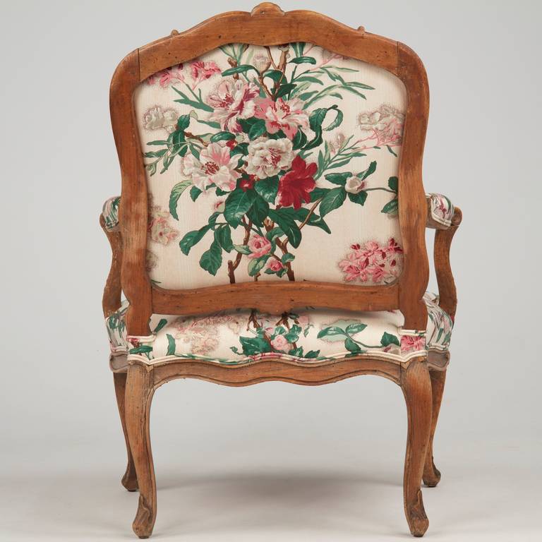 Fine Louis XV Beechwood Fauteuil Chair by Louis Cresson In Excellent Condition In Shippensburg, PA