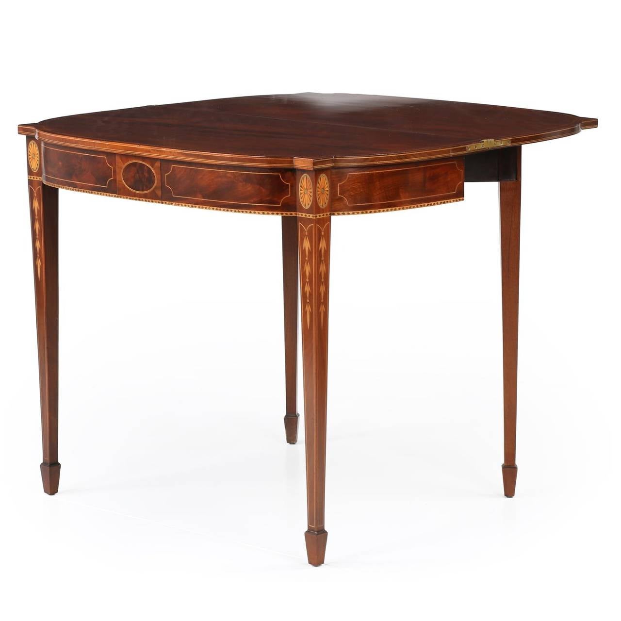A very fine reproduction of the c. 1810 originals of Baltimore, Maryland and the surrounding counties, this excellent card table exhibits all of the best attributes of the period in it's entirely hand crafted body.  Early 20th Century works by