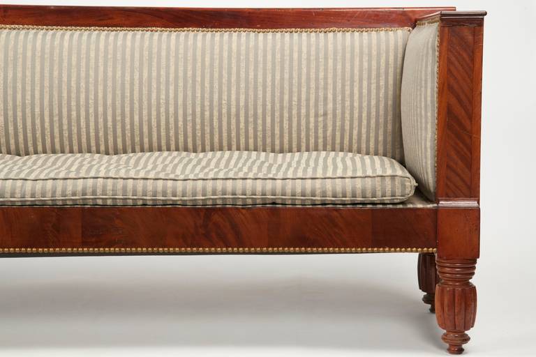 19th Century Fine American Classical Mahogany Box Sofa, New York, circa 1840