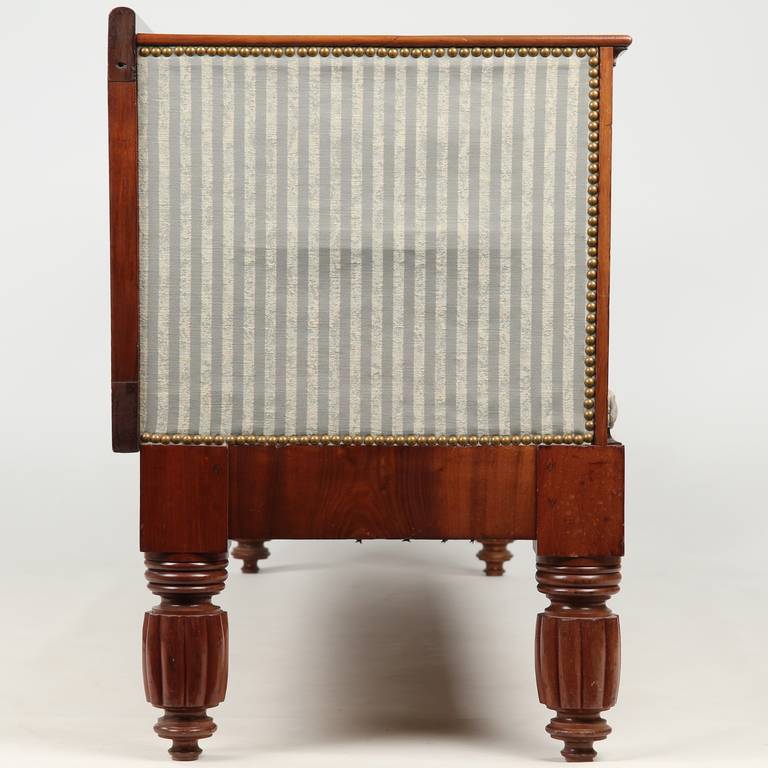 Fine American Classical Mahogany Box Sofa, New York, circa 1840 3