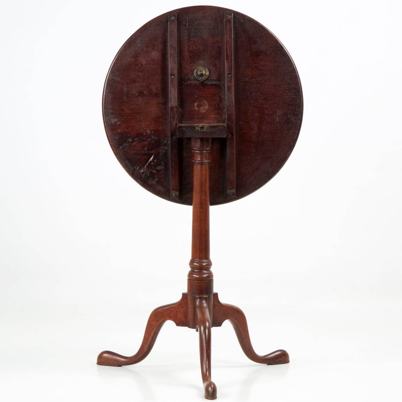 American Queen Anne Walnut Candle Stand, Pennsylvania, Late 18th Century In Excellent Condition In Shippensburg, PA