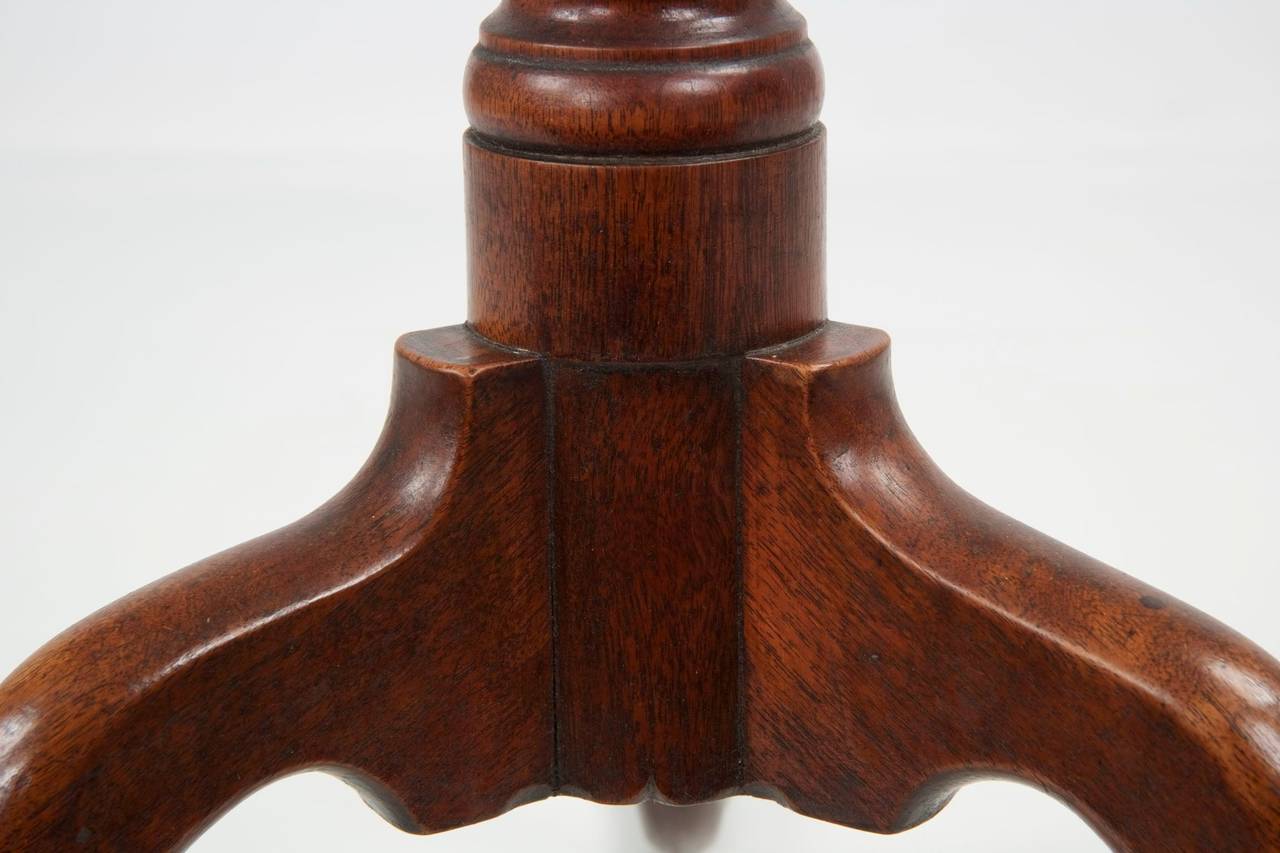 American Queen Anne Walnut Candle Stand, Pennsylvania, Late 18th Century 4