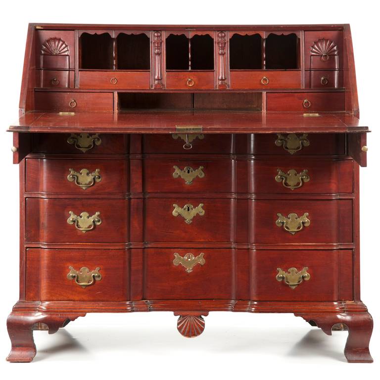 Very fine American Chippendale slant front desk with fitted interior
Probably Newburyport, Massachusetts circa 1770
Provenance from the Israel Sack Collection with original label signed by Israel Sack in top drawer
Held in a single collection