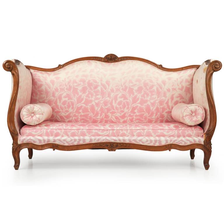 FRENCH PROVINCIAL CARVED BEECHWOOD ANTIQUE DAYBED
Paris, c. 1880
Stamped 