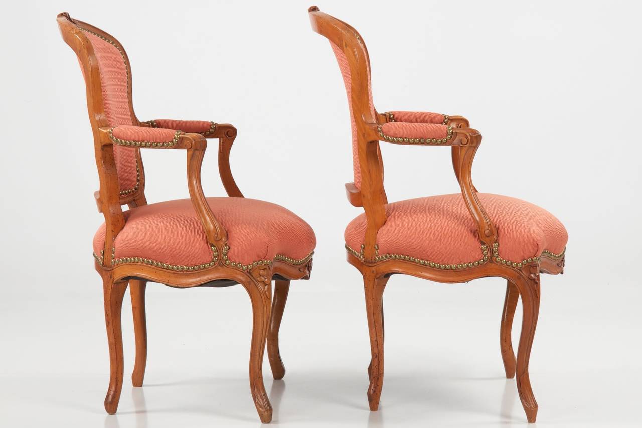 Pair of French Louis XV Antique Fauteuils Arm Chairs, Jean-Baptiste Sené c. 1760 In Excellent Condition In Shippensburg, PA