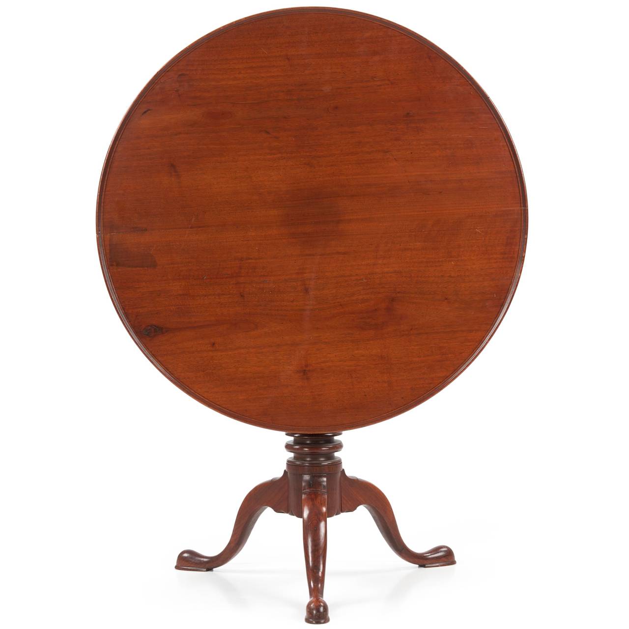 AMERICAN QUEEN ANNE WALNUT TEA TABLE CIRCA 1770
Chester County, Pennsylvania w/ Birdcage Structure

This rare and very striking tea table is a fine example of rural ingenuity.  The distinctive raised tongue along the shoulder of the cabriole leg,