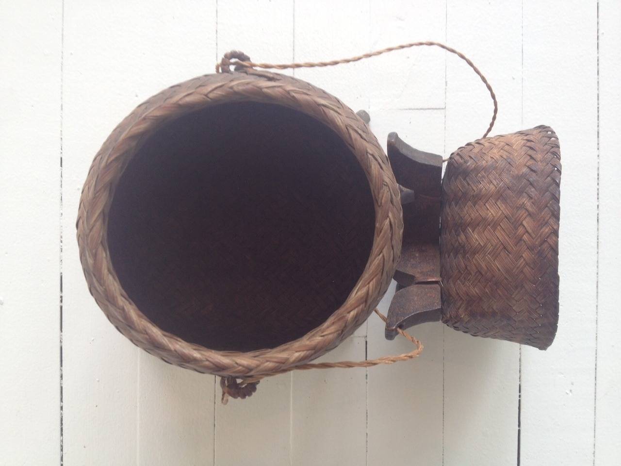 Antique Lidded Basket In Excellent Condition For Sale In By Appointment Only, Ontario
