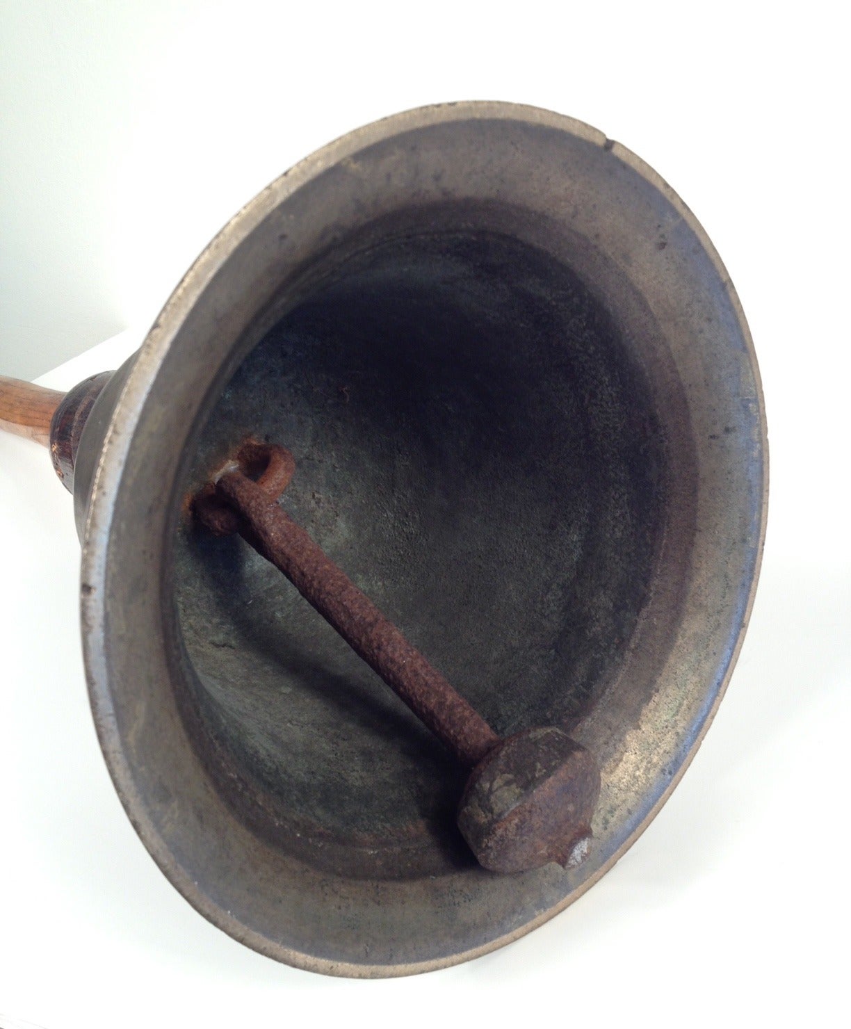 Rare Early Plantation Bronze Bell, 19th Century For Sale 2