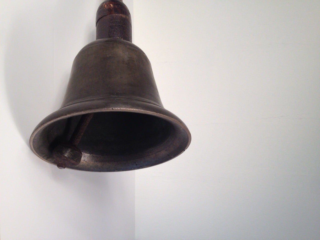 Rare Early Plantation Bronze Bell, 19th Century For Sale 1