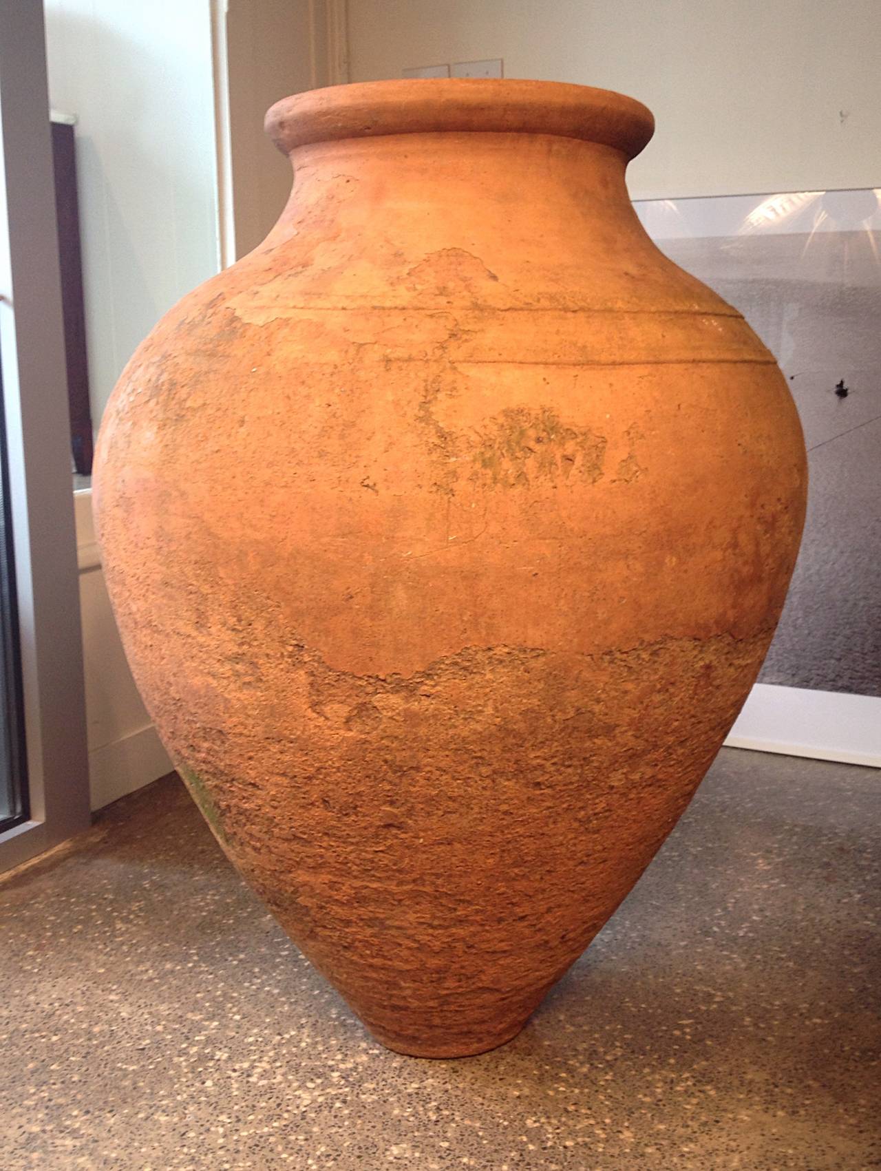 Monumental terracotta olive oil jar from the island of Patmos (Dodecanese complex).
Rare form, a wonderful early example. Rich patina.
Third quarter of the 18th century.
In excellent shape, from important private collection.