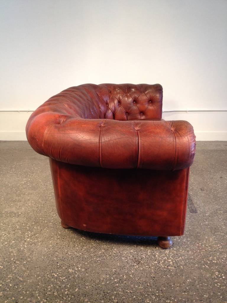 English Leather Tufted Chesterfield Sofa For Sale at 1stdibs English Leather Tufted Chesterfield Sofa For Sale at 1stdibs
