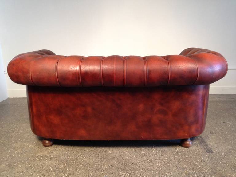 English Leather Tufted Chesterfield Sofa For Sale 2