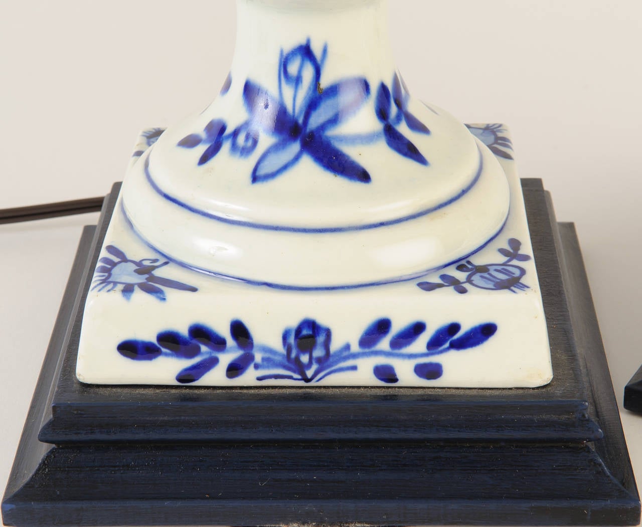 Lampes-urnes Transferware bleues et blanches Bon état - En vente à Carmel, CA