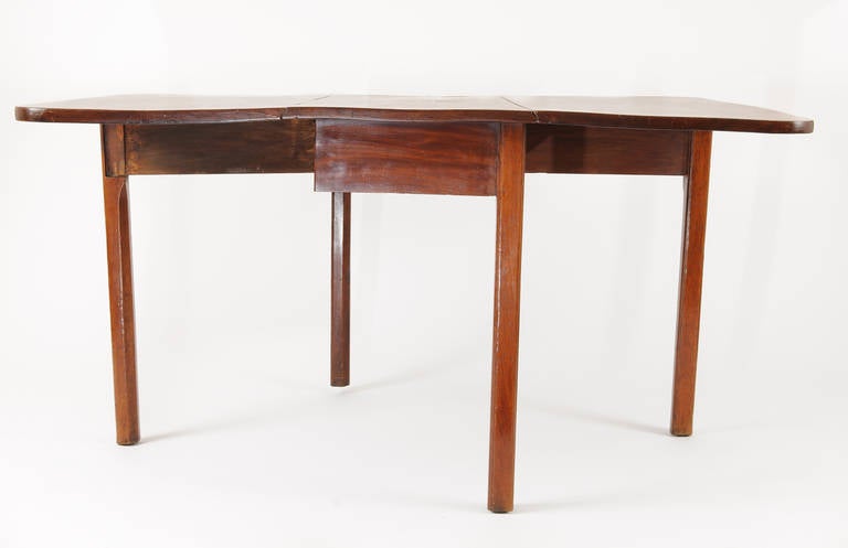 18th Century and Earlier 18th Century American Chippendale Drop-Leaf Table For Sale
