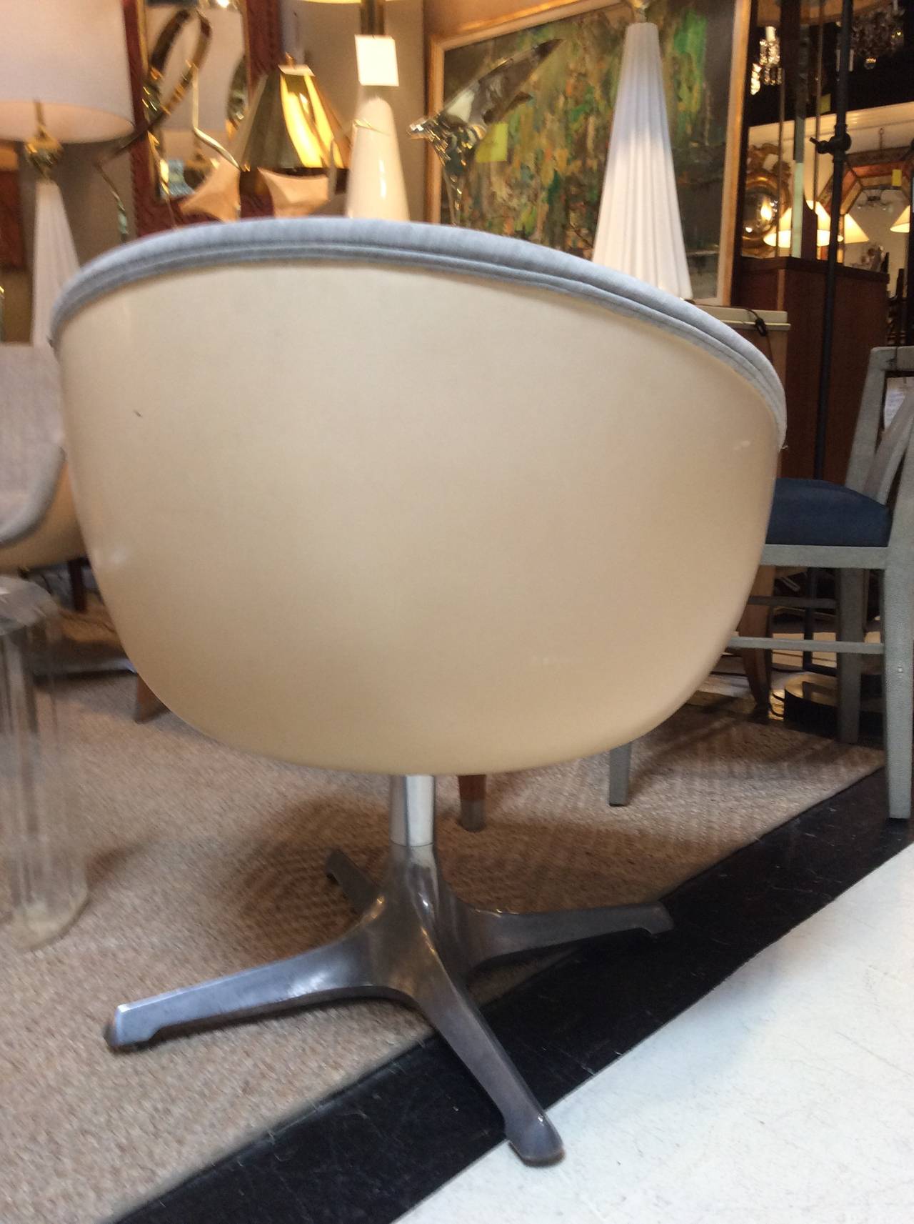 Pair of Mid Century Pod, Ball or Egg Swivel Chairs from the 1960s 1