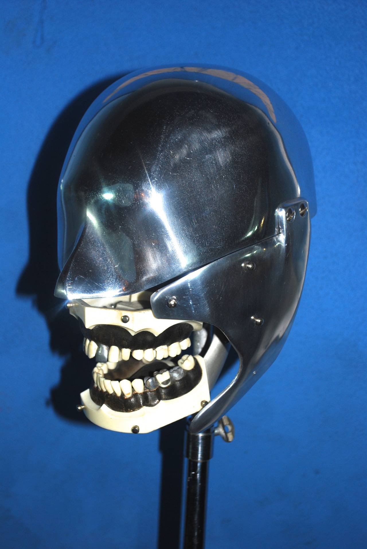 Machine Age Medical Scull Model, 1940s In Excellent Condition For Sale In New York, NY