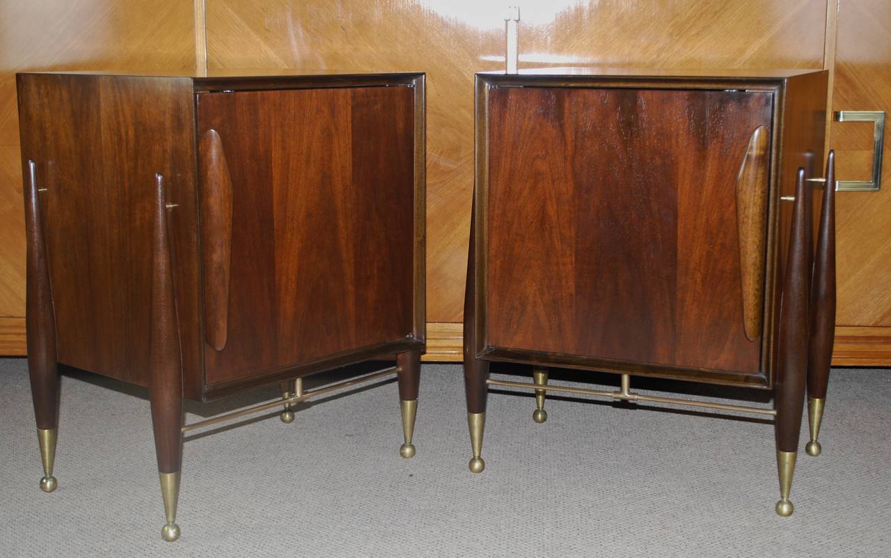 Mid-Century Modern Pair of Sculptural Nightstands with Brass Details 1