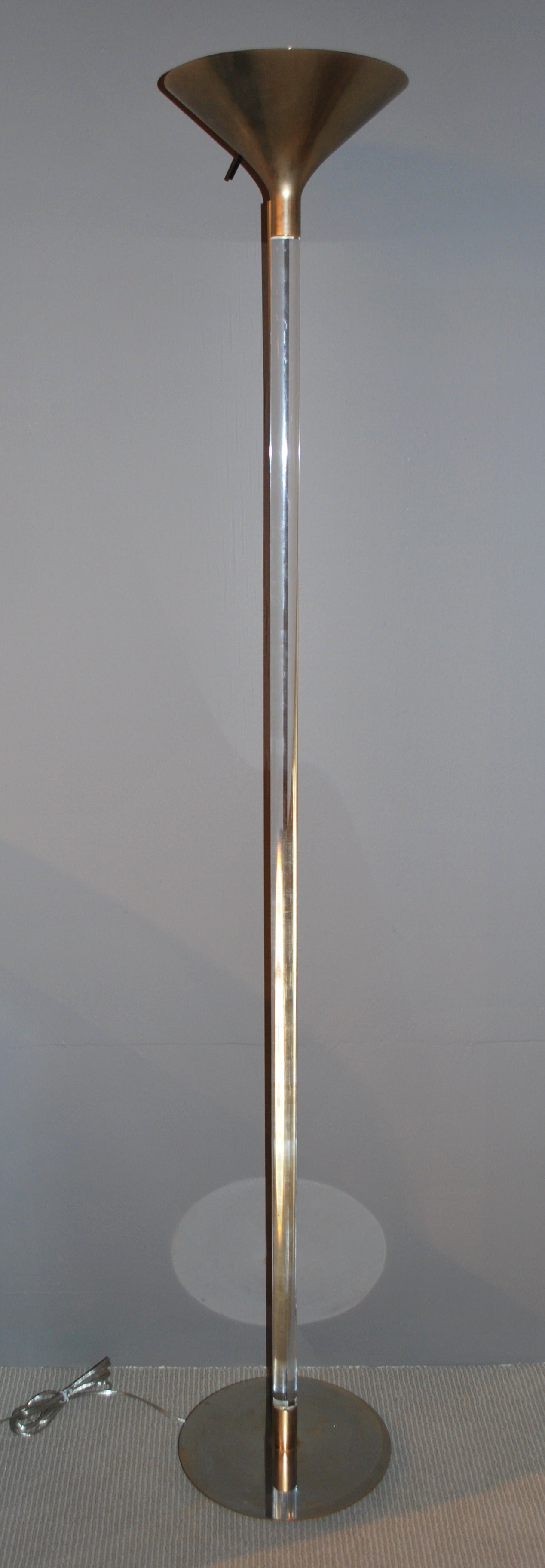 Brass and Lucite Italian Modern Floor Lamp, 1960s For Sale 3