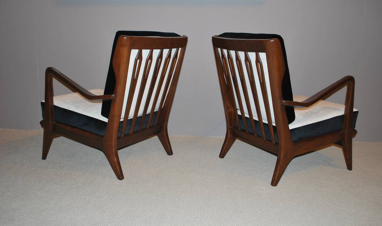 A sculptural pair of Gio Ponti armchairs, model no. 516, circa 1955 in walnut and black and white fabric upholstery. Manufactured by Cassina, Italy.

Certificate of authenticity from Gio Ponti archives available.