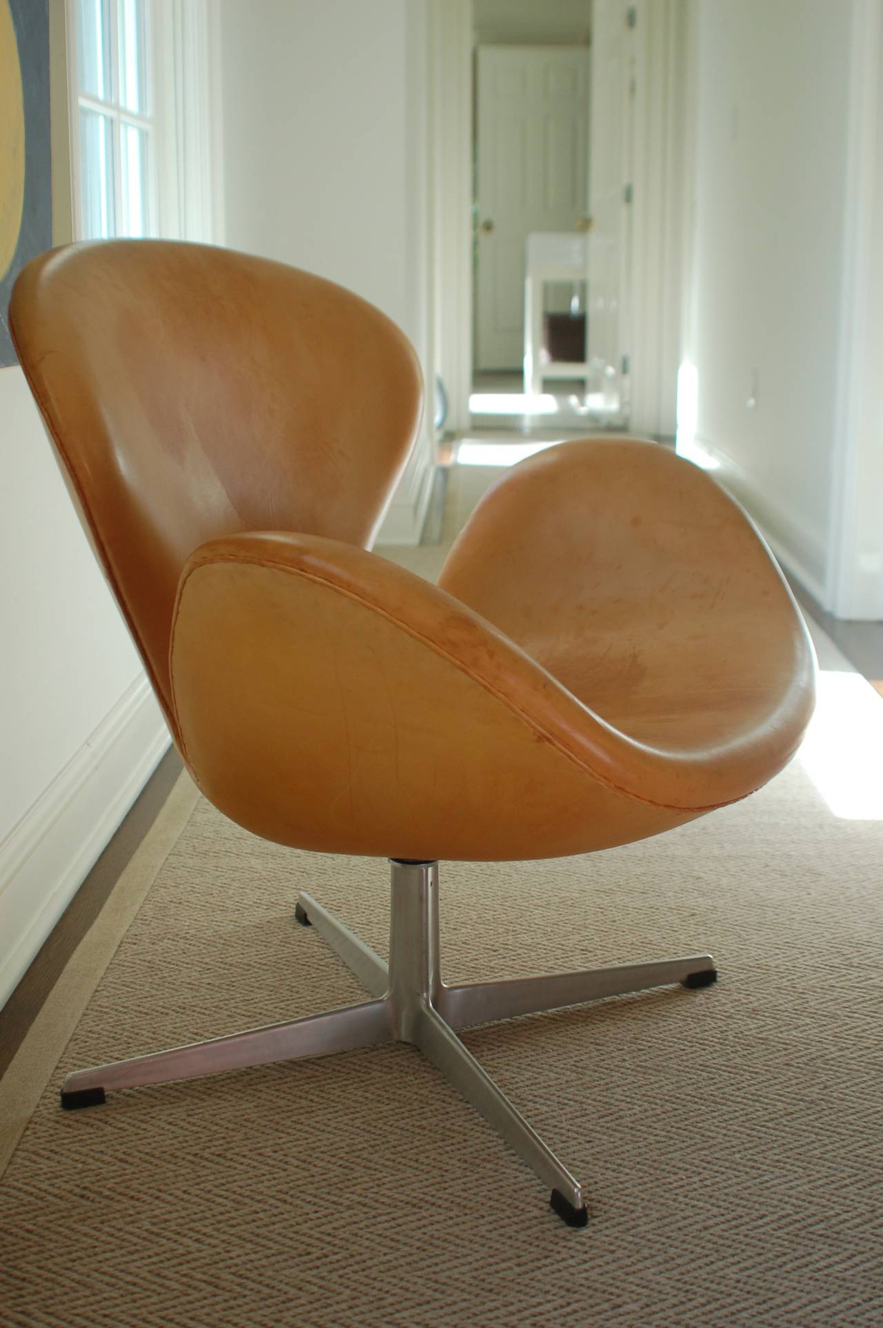 Mid-20th Century Rare Natural Leather Early Swan Chairs by Arne Jacobsen, circa 1963 For Sale