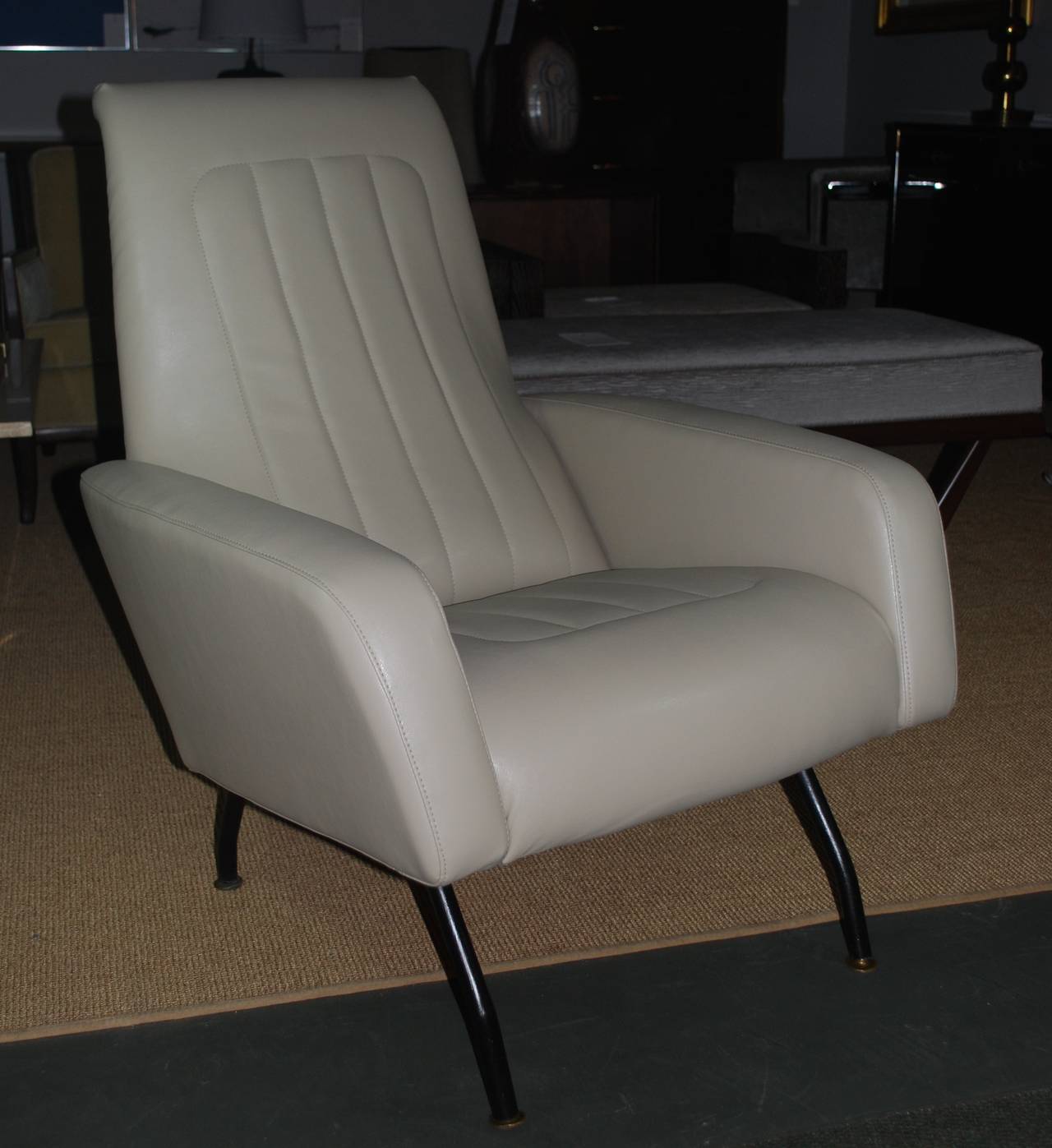 Pair of Gio Ponti Style Lounge Chairs In Excellent Condition For Sale In New York, NY