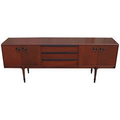 Buffet McIntosh majestueux avec poignes en laiton