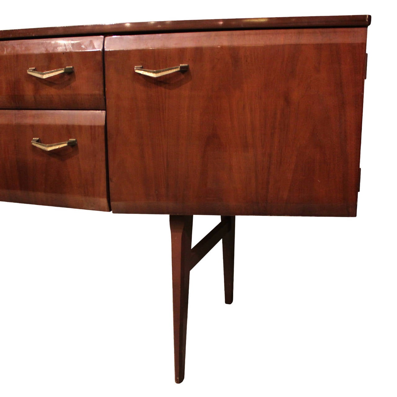 Mid Century Modern High Gloss Sideboard with Brass Hardware In Excellent Condition In Houston, TX