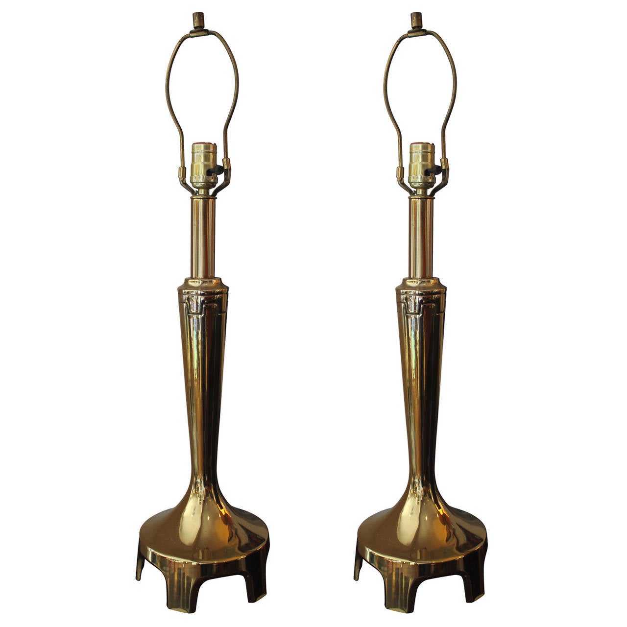 Great pair of Brass laurel lamps. Lamps are in  a nice vintage condition with light wear to the bases.