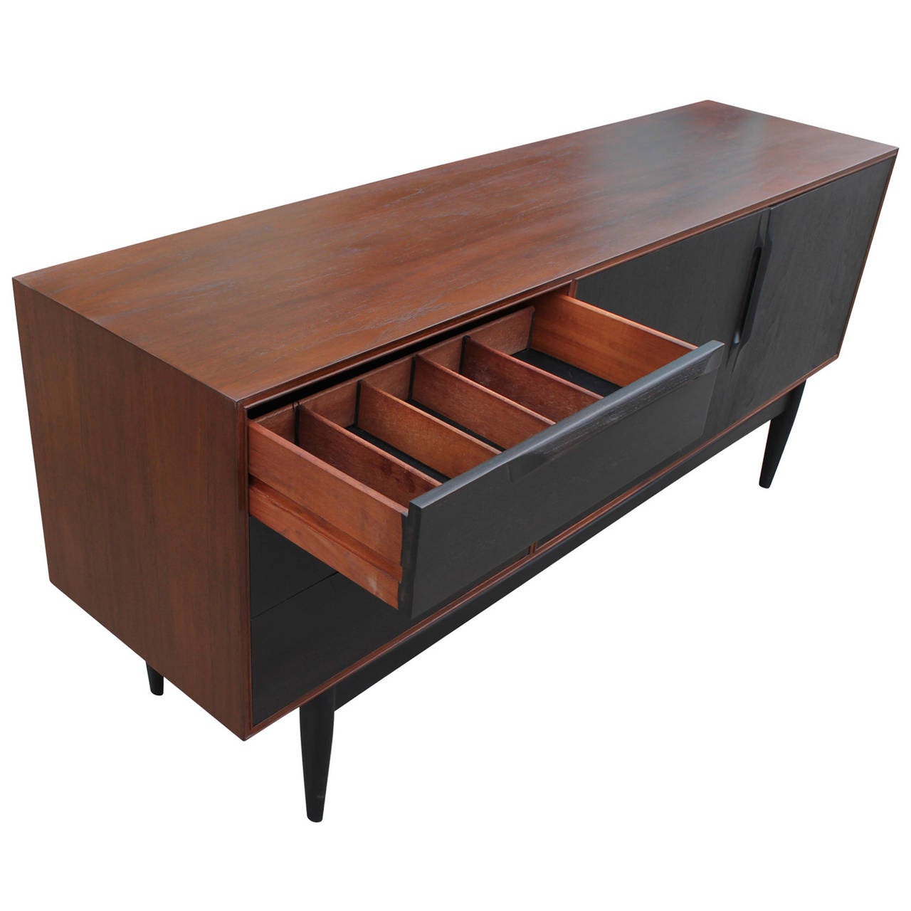Sleek Two-Tone Sideboard In Excellent Condition In Houston, TX