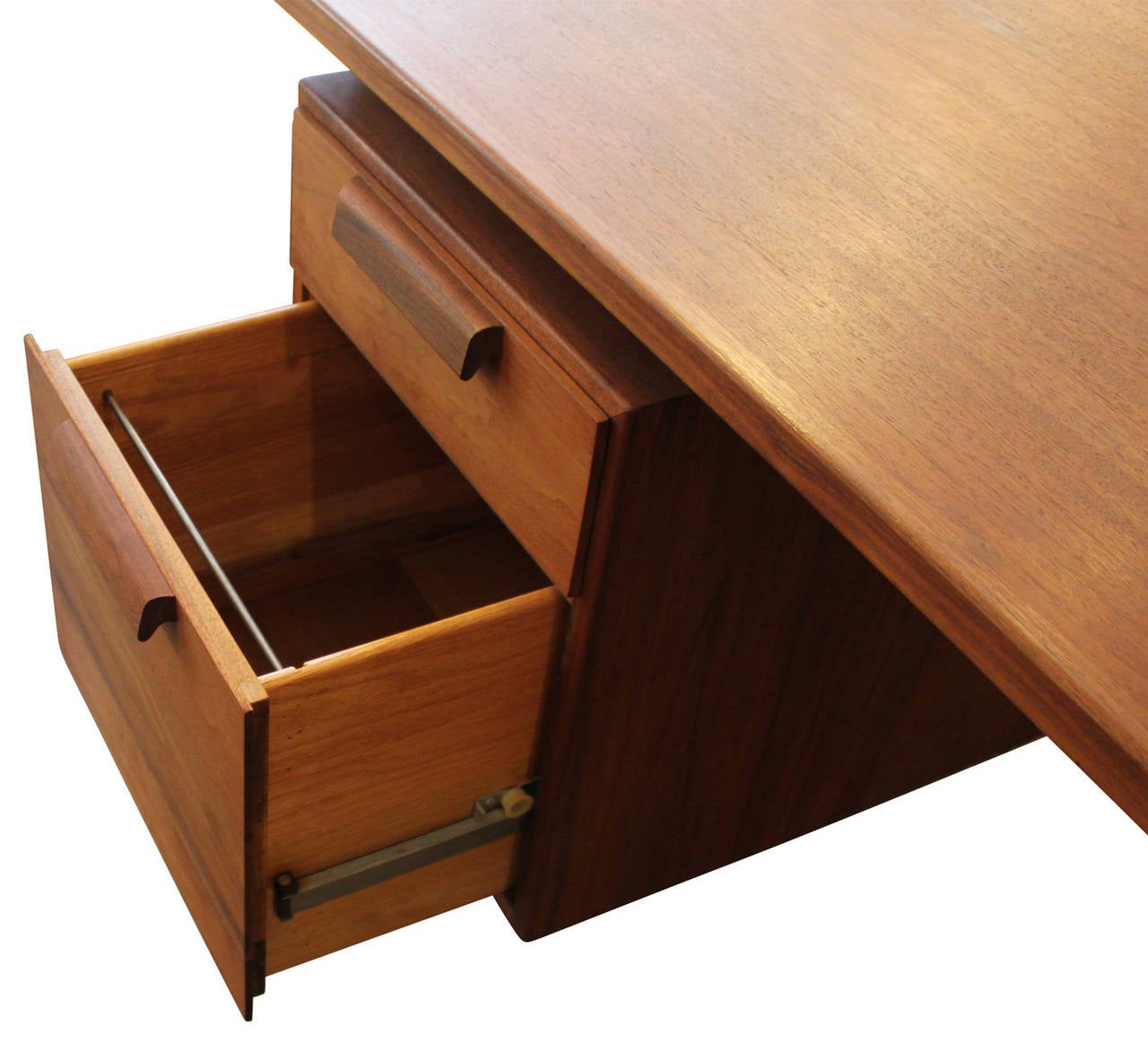 Mid-20th Century Splendid Walnut Executive Desk by Jens Risom