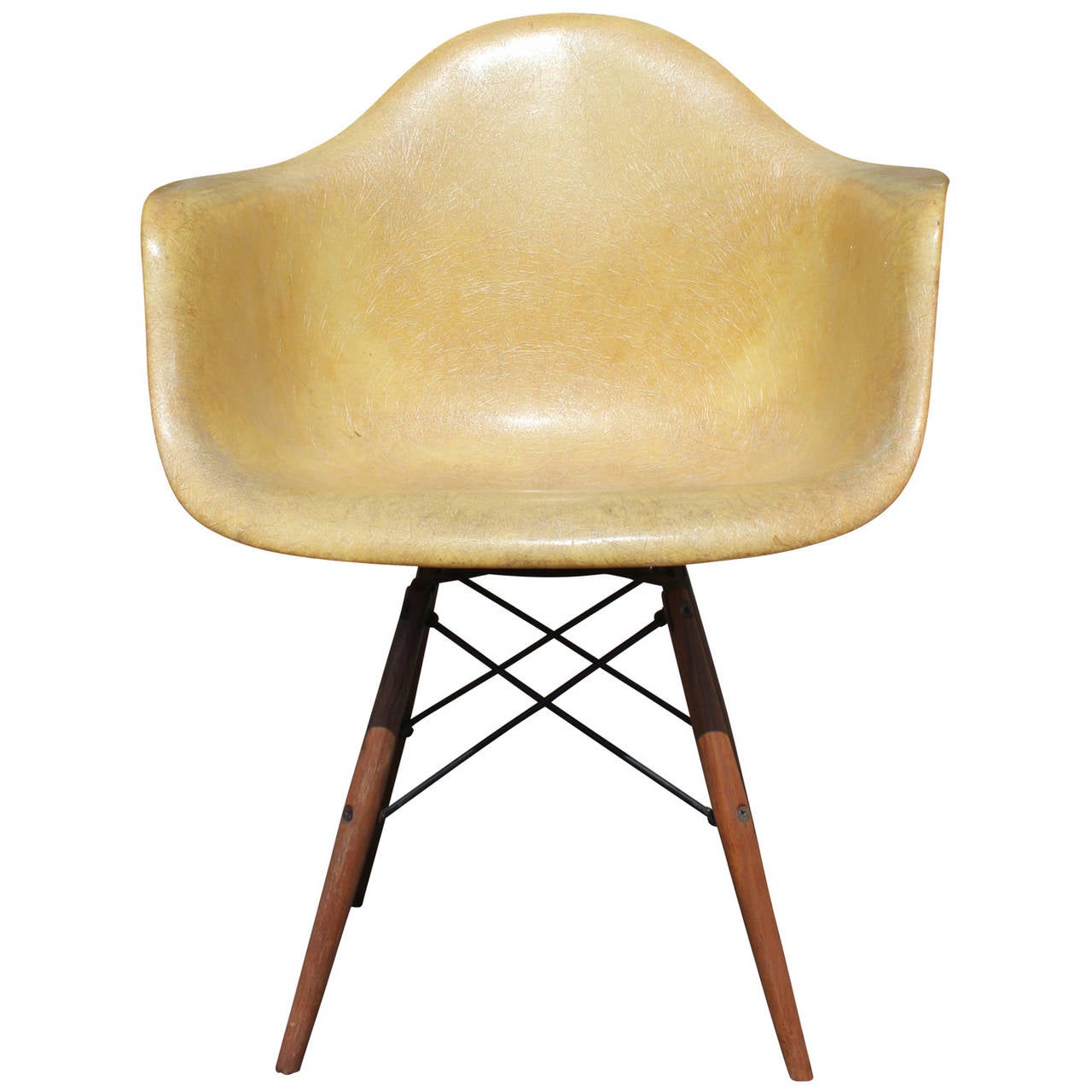 Early Eames PAW chair with walnut, swivel dowel legged base. Fiberglass shell with rope edge by Zenith Plastics. Retains original checkerboard label.